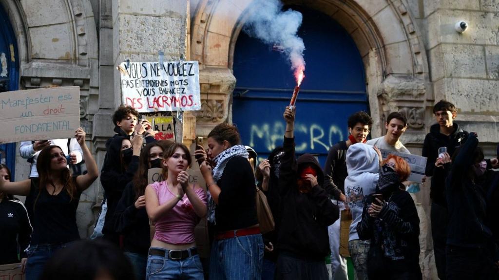 Widespread Student Protests Over Overcrowding and Staff Shortages Force School Closures Across France